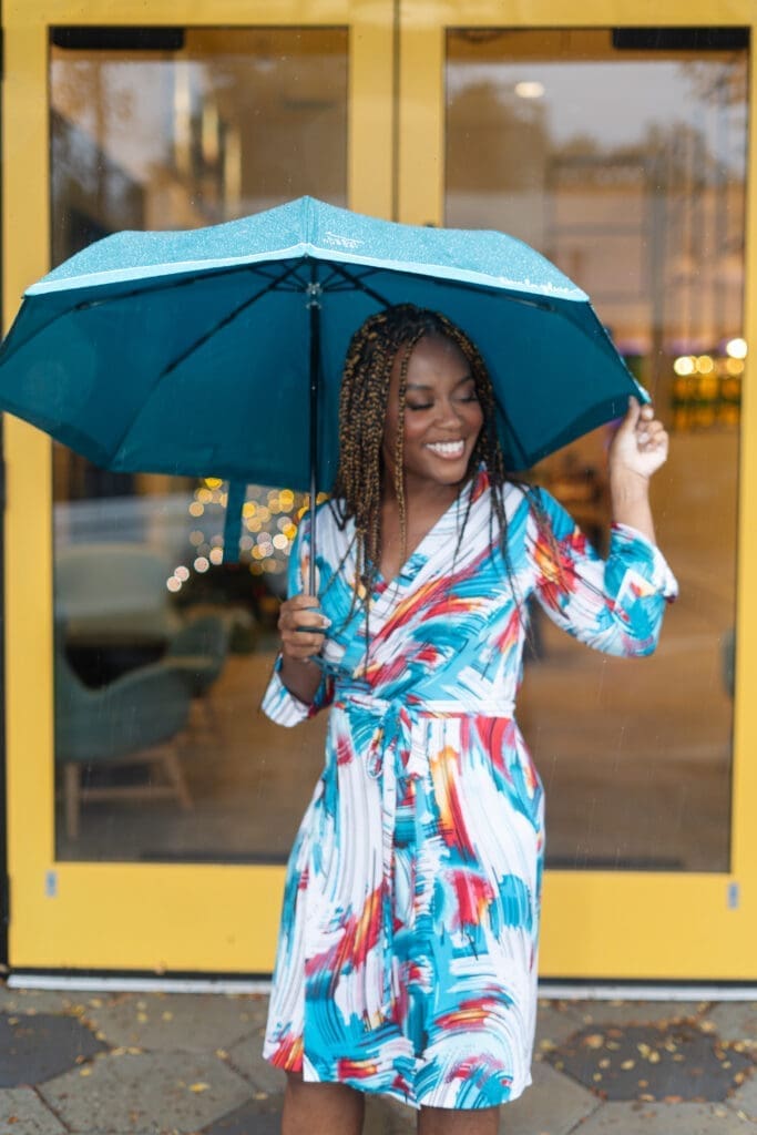 African American women wearing Vogue 1952 holding an umbrella in the rain