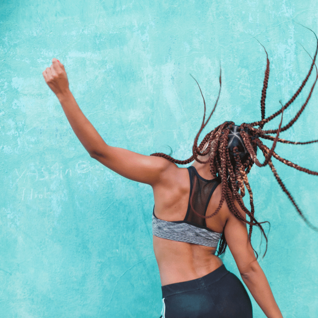 woman dancing with beautiful knotless braids