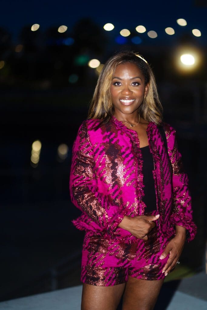 Simplicity 3074 pink tweed with pink nobl suitcase